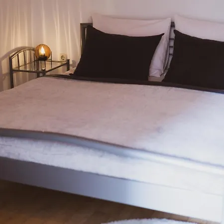 Scardona Rustica, Bed & Breakfast With Jacuzzi, Bbq And Free Parking In Skradin, Krka *