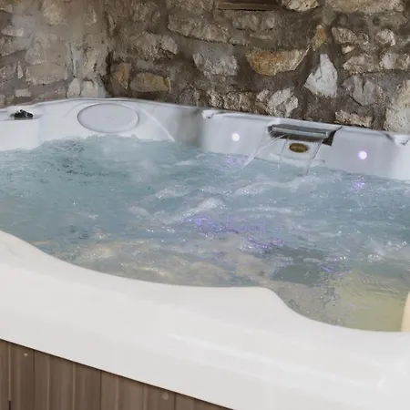 Scardona Rustica, Bed & Breakfast With Jacuzzi, Bbq And Free Parking In Skradin, Krka